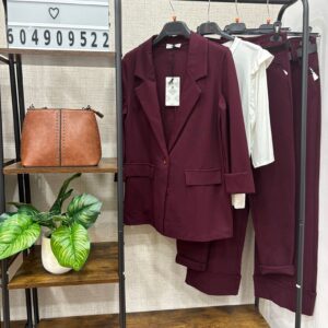 Conjunto blazer y pantalón burdeos
